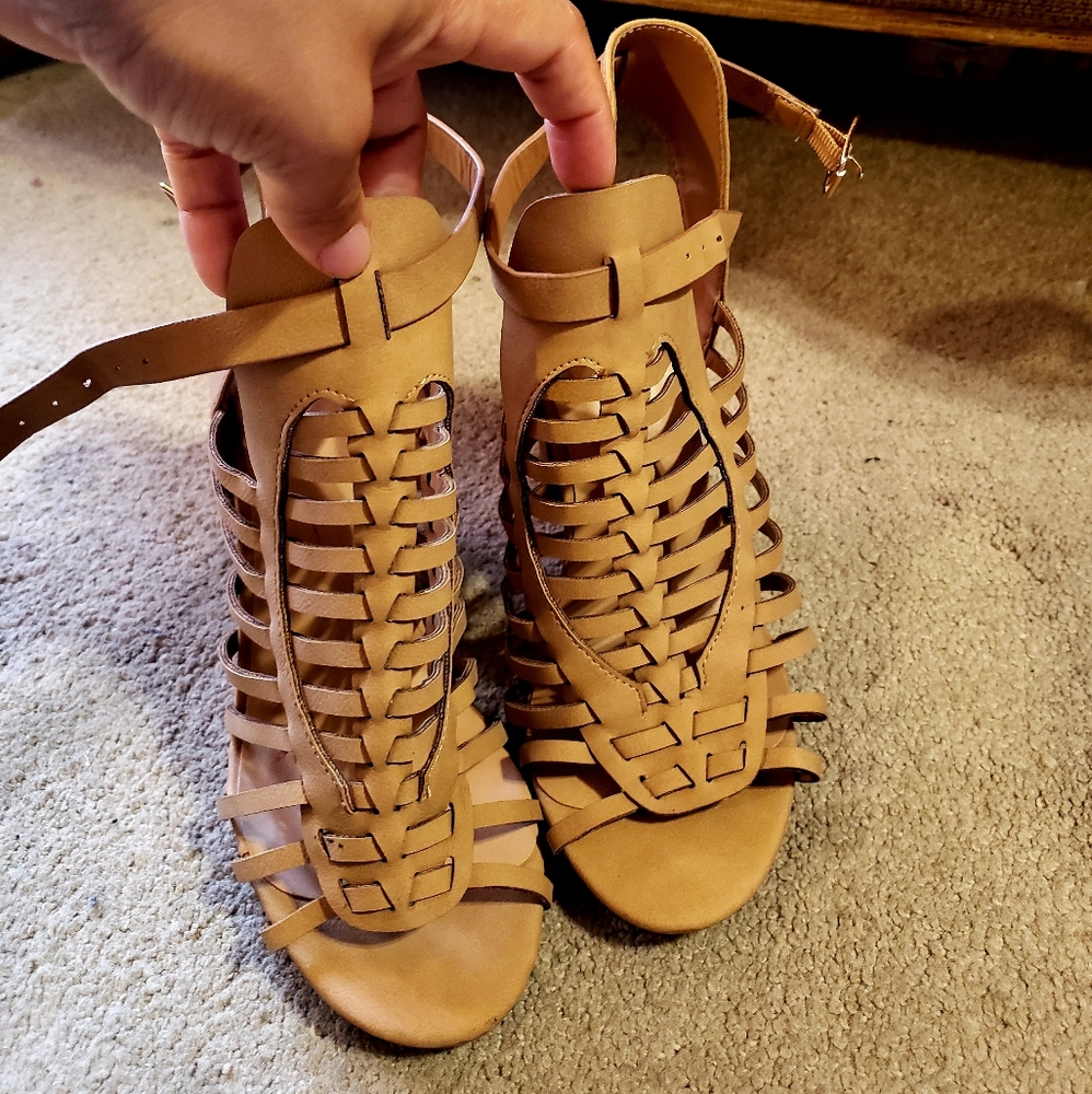 Caged booties - Picture 2 of 3